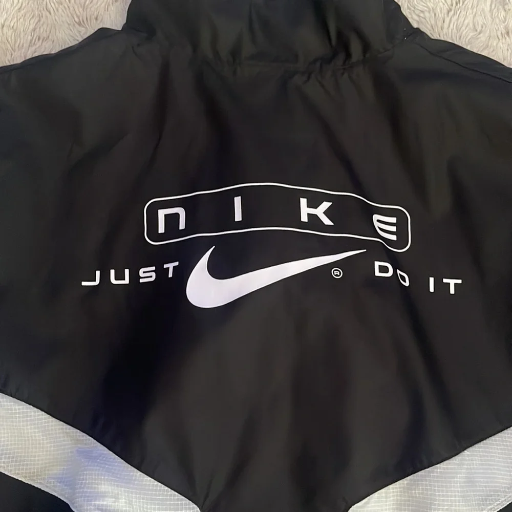 Nike Sportswear Essential - Picture 3 of 8